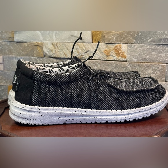 Yth Sz 5 Hey Dude Wally Sox Stitch Wide Shoes Black White Boat Beach Shoes EUC - Picture 3 of 7